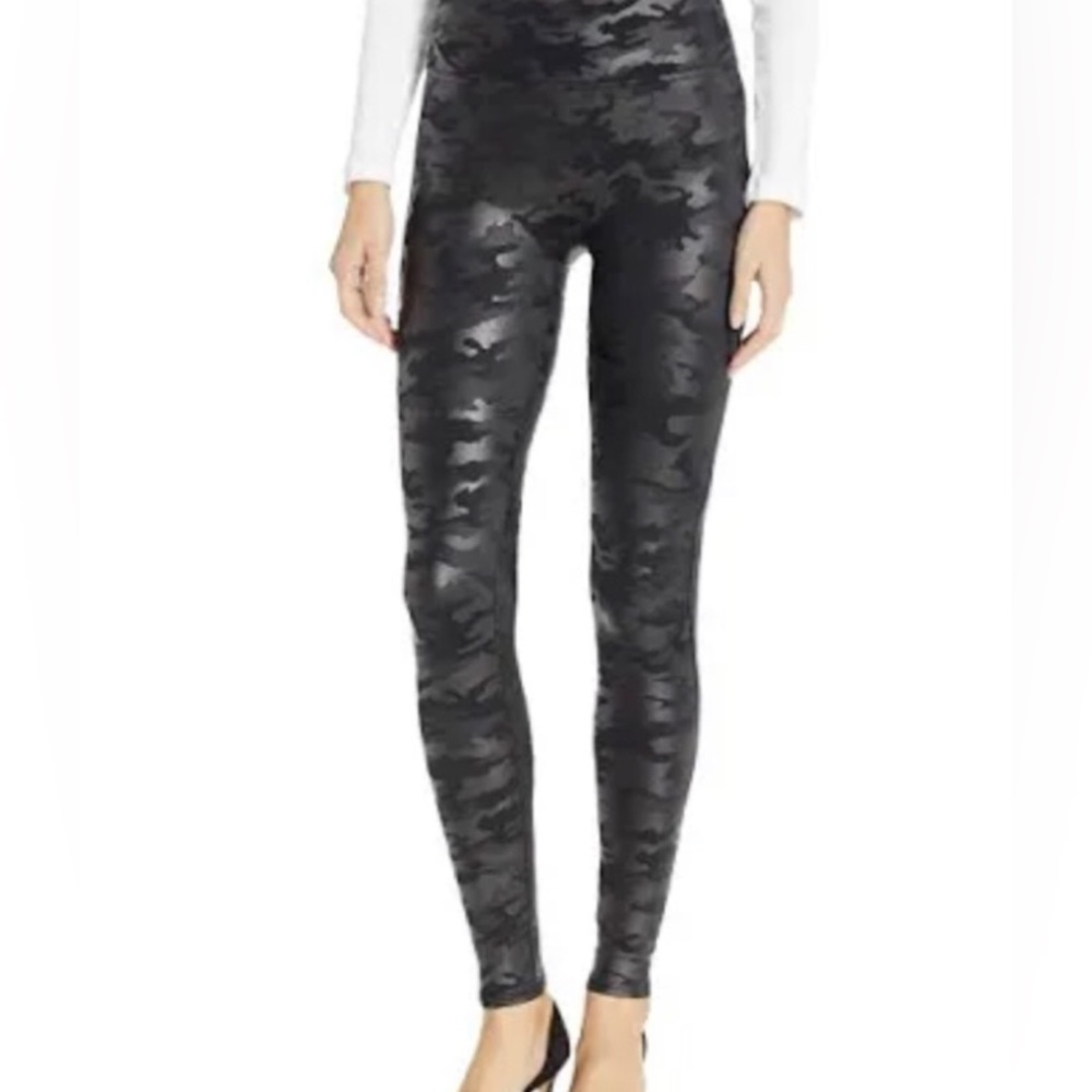 New no tags Spanx black camo metallic leggings inseam 27 GORGEOUS NEW